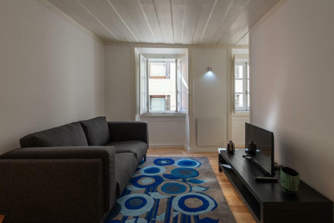 Principe Real In Quiet Street Apartment Lisbon